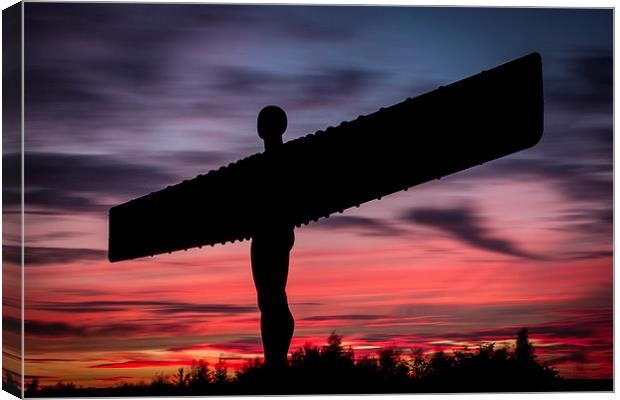  Angel of the North Sunset Canvas Print by Helen Holmes
