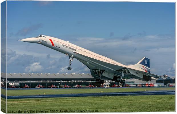 Concorde landing  Canvas Print by Colin Smedley