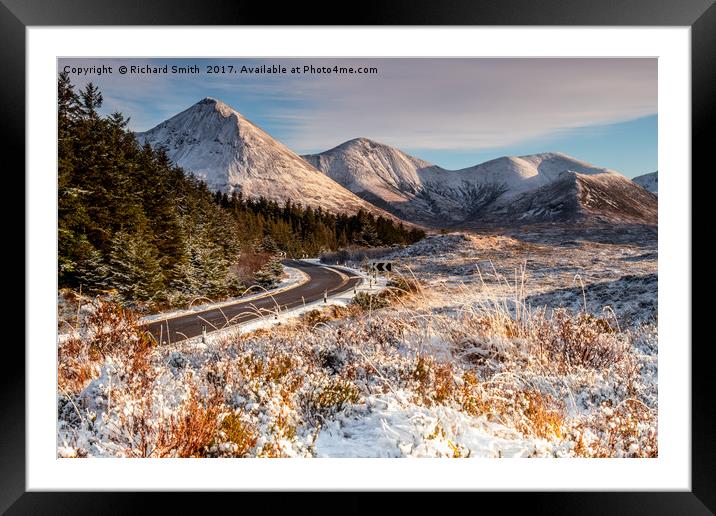 The main road south to Sligachan. Framed Mounted Print by Richard Smith