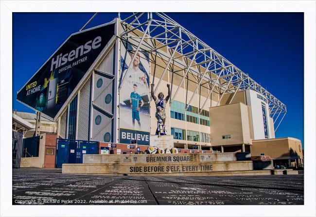 The Iconic Billy Bremner Statue at Leeds United St Framed Print by Richard Perks